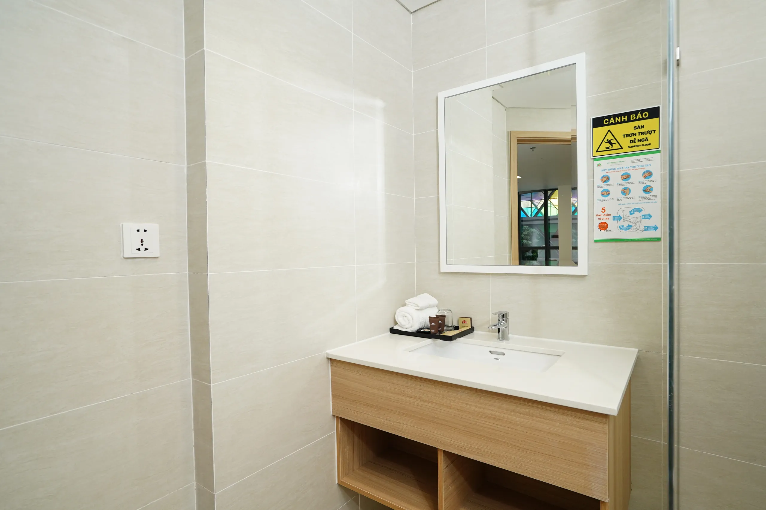 Hong Ngoc Phuc Truong Minh General Hospital - Interior — interior view 08